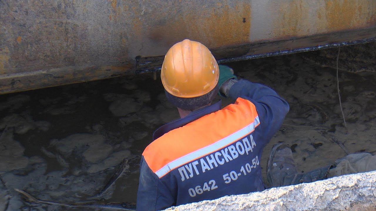 Лугансквода 5 мая устраняет аварию на магистральном водоводе. Сокращено водоснабжение ряда городов.