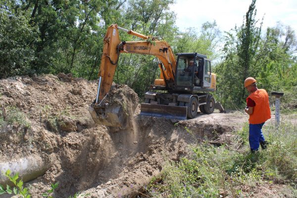 27 апреля сокращена подача воды на ряд сел Славяносербского района из-за повреждения магистрального водовода