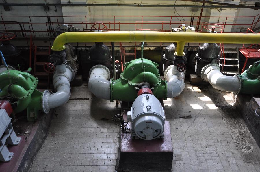 18 мая специалисты Луганскводы проводят ремонт насосного оборудования для улучшения водоснабжения ряда населенных пунктов прилегающих к Брянке